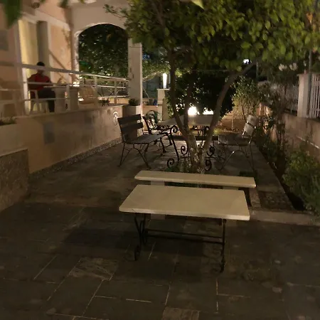 Gnick 600m From The Coast Apartment *
